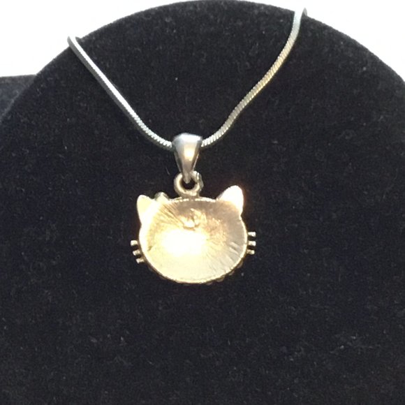 Very cute and sparkling Hello Kitty necklace - Picture 4 of 6